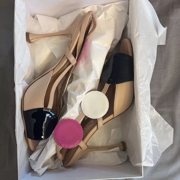Manolo Blahnik Shoes - BRAND NEW MANOLO BLAHNIK slingback Sandals - Size 42 (US 12)
NEW IN BOX